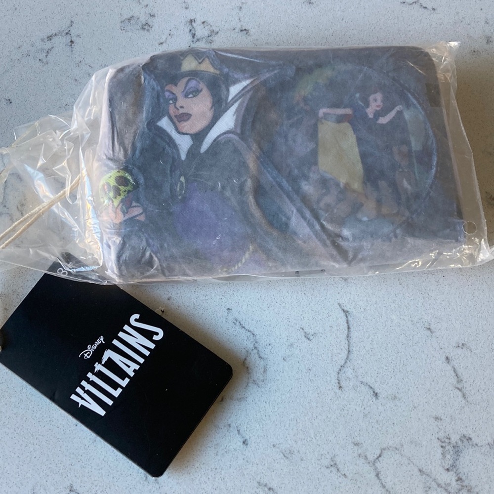 Loungefly Disney Villains scene Around Wallet Snow White Evil Queen new with tag